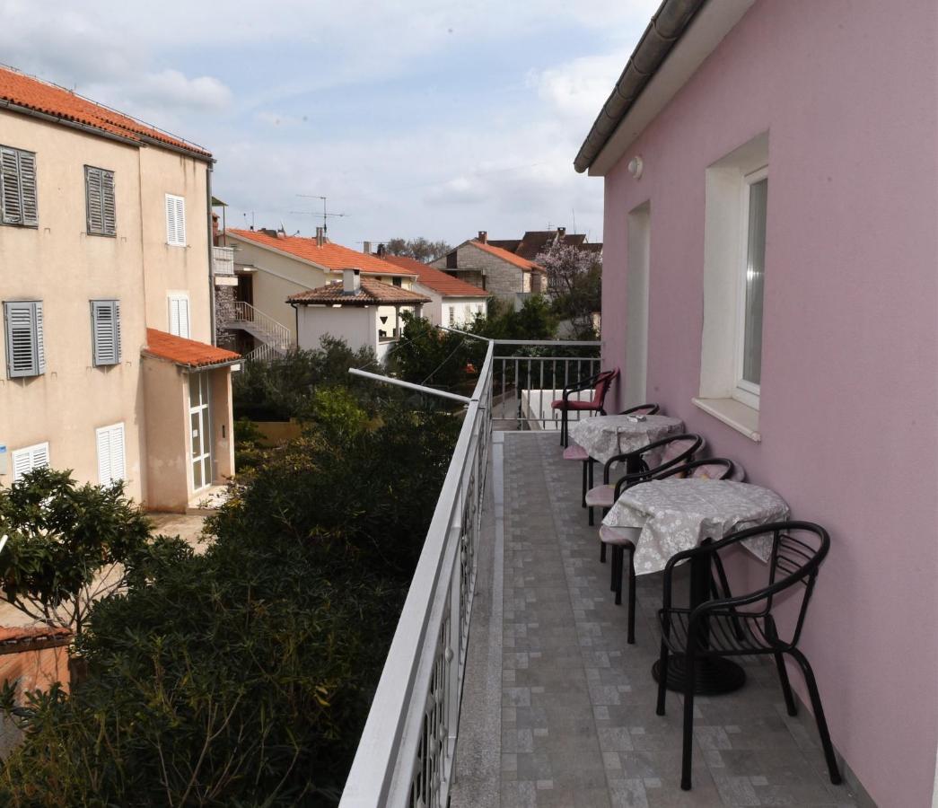 Apartment Manigo ซูเปตาร์ ภายนอก รูปภาพ